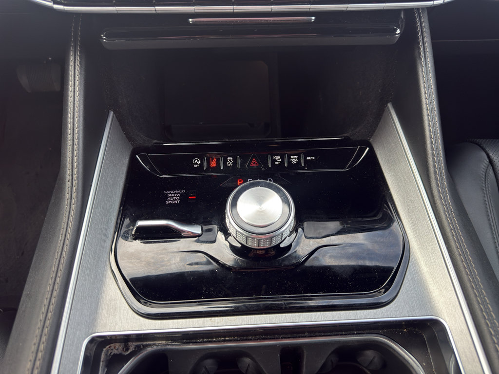 Used 2025 Jeep Wagoneer 4WD image 16