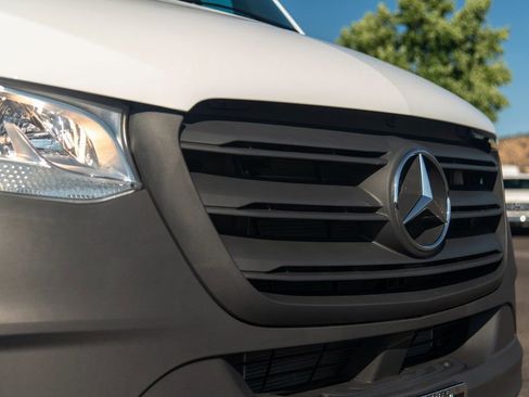 Used 2024 Mercedes-Benz Sprinter 2500 image 15