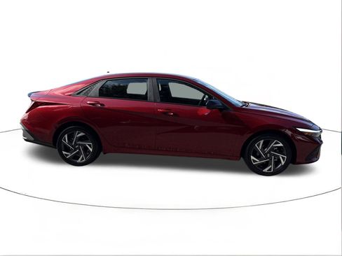 Certified 2025 Hyundai Elantra Sport image 2