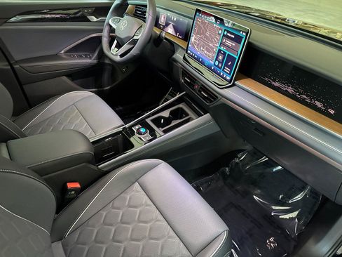New 2026 Volkswagen Tiguan SEL R-Line AWD/4WD image 15