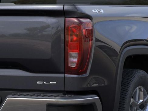 New 2026 GMC Sierra 1500 SLE w/ Preferred Package AWD/4WD image 11