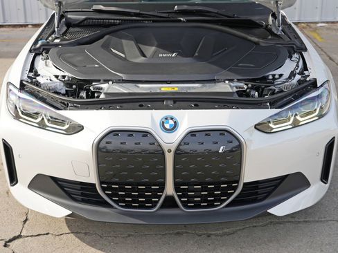 Used 2023 BMW i4 eDrive40 w/ Premium Package image 8