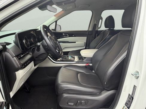 Used 2023 Kia Carnival EX FWD image 9