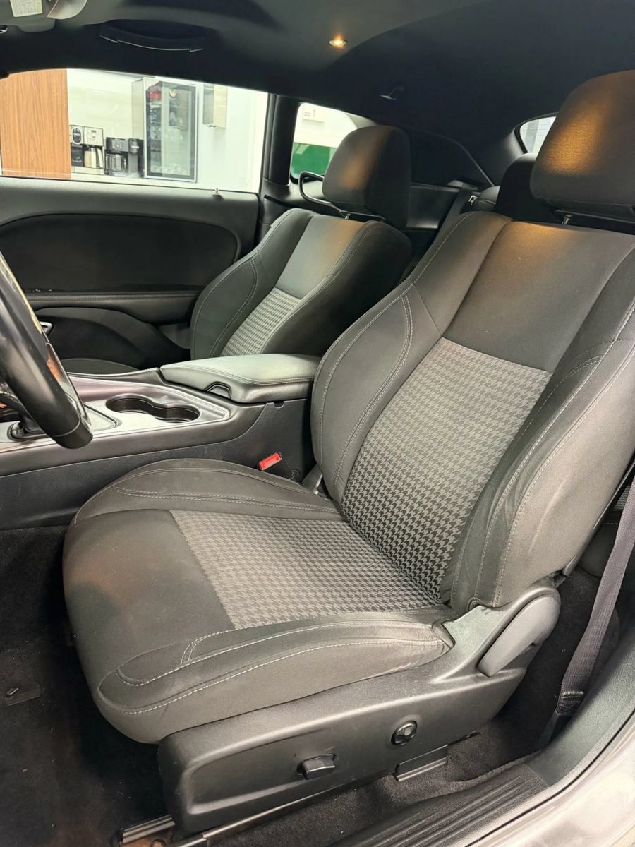 Used 2016 Dodge Challenger SXT RWD image 12