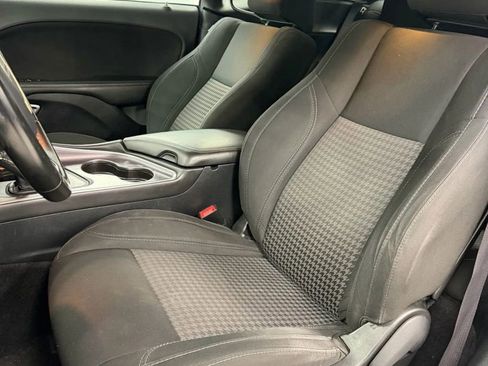 Used 2016 Dodge Challenger SXT RWD image 12