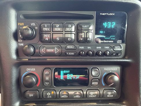 Used 2002 Chevrolet Corvette Coupe w/ Preferred Equipment Group2 RWD image 15
