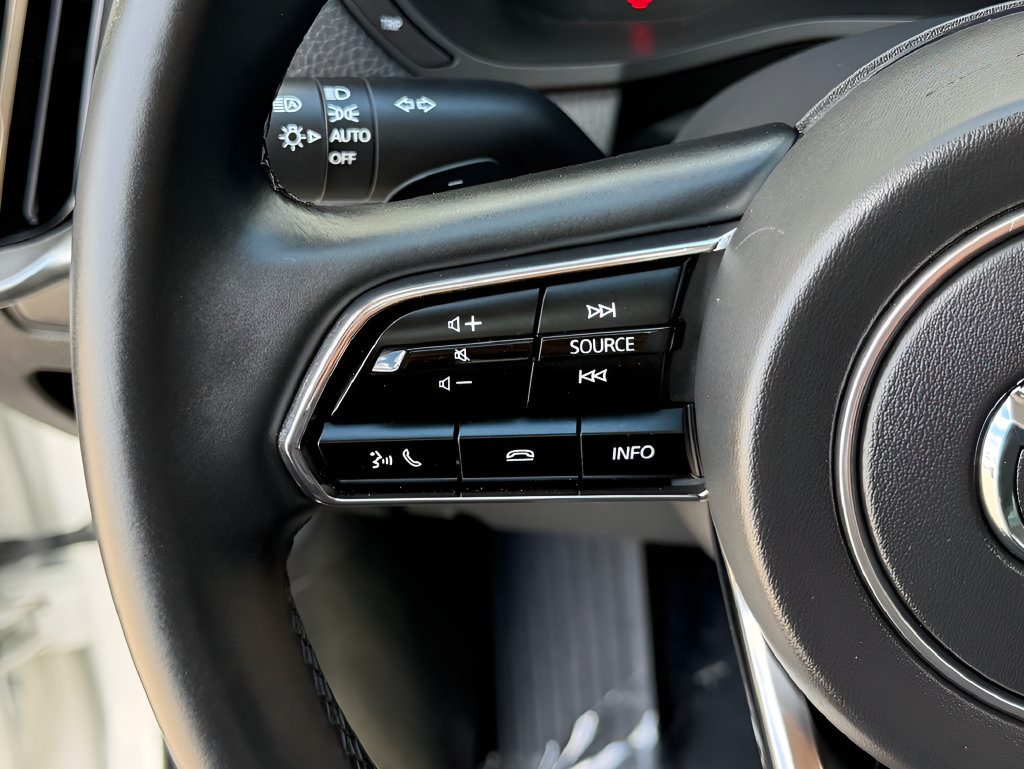 Used 2025 MAZDA CX-70 Plug-In Hybrid w/ Premium Pkg AWD/4WD image 39