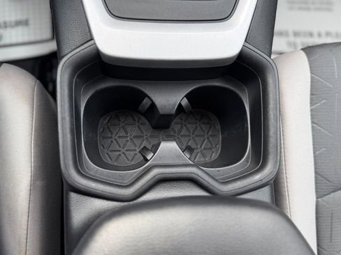 Used 2020 Toyota RAV4 XLE image 19