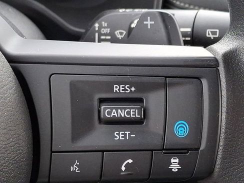 Used 2024 Nissan Rogue SV AWD/4WD image 21