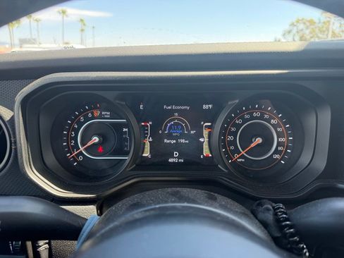 Used 2025 Jeep Gladiator Mojave image 10