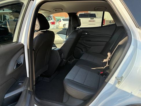 Used 2025 Chevrolet Trax LT FWD image 3