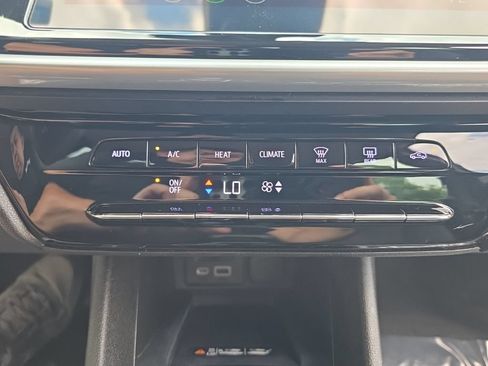 Used 2023 Chevrolet Bolt EUV LT FWD image 18