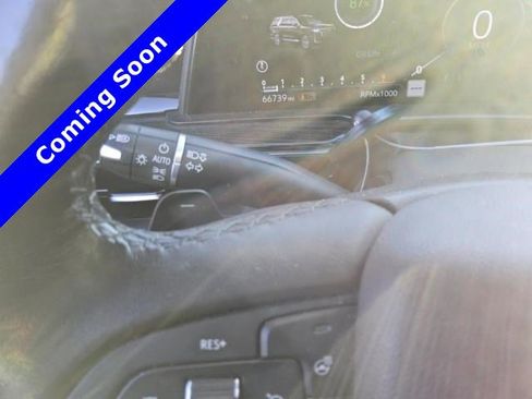 Used 2021 Cadillac Escalade Premium Luxury RWD image 16