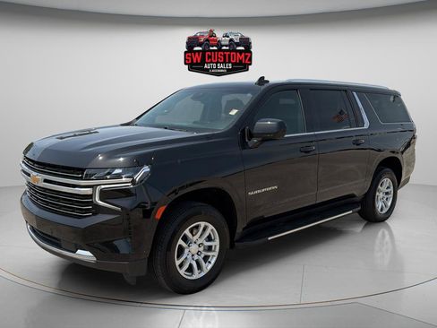 Used 2024 Chevrolet Suburban LT RWD image 1