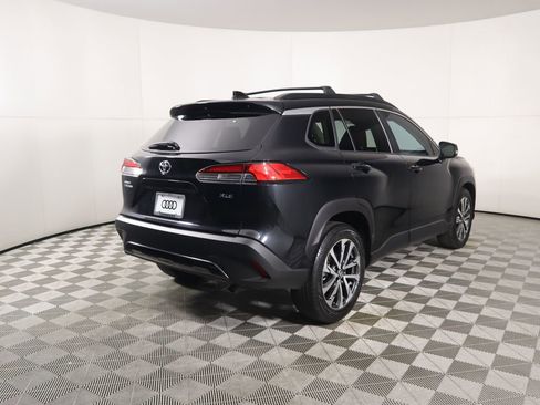 Used 2023 Toyota Corolla Cross XLE image 5