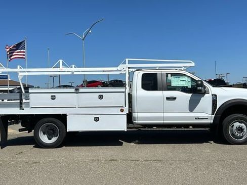New 2025 Ford F550 4x4 SuperCab Super Duty image 4