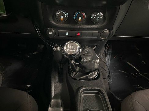 Used 2013 Jeep Wrangler Unlimited Sport image 20