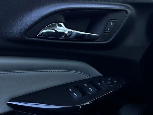 Used 2025 Chevrolet Trax LT image 19