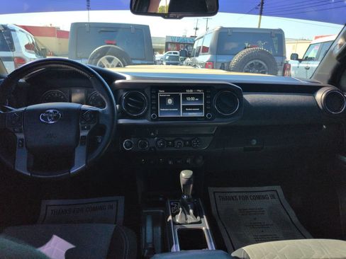 Used 2020 Toyota Tacoma TRD Sport w/ Technology Package AWD/4WD image 12
