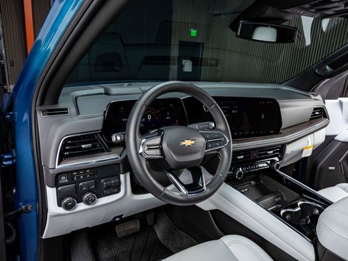 Used 2025 Chevrolet Suburban Premier w/ Sun And Tow Package image 13