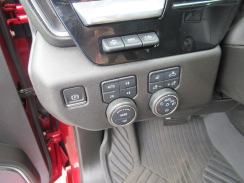 Certified 2023 Chevrolet Silverado 1500 High Country w/ Technology Package AWD/4WD image 11