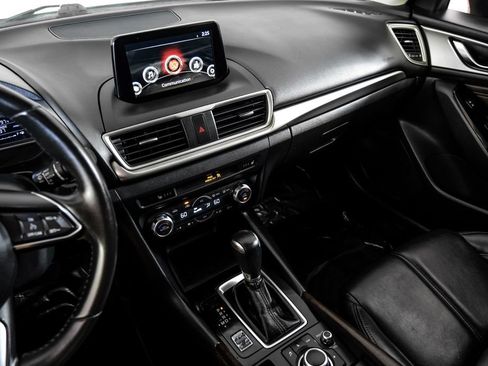 Used 2018 MAZDA MAZDA3 Touring FWD image 25