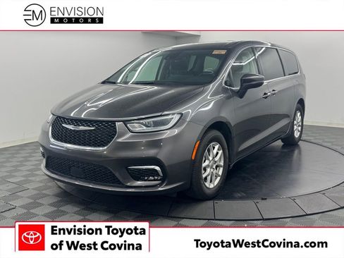Used 2023 Chrysler Pacifica Touring-L FWD image 1