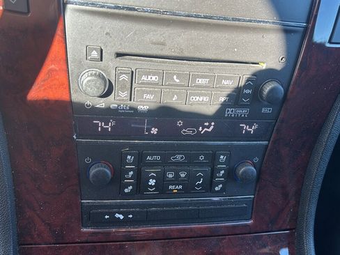 Used 2014 Cadillac Escalade Luxury image 19