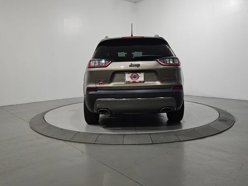 Used 2019 Jeep Cherokee Limited w/ Luxury Group AWD/4WD image 4