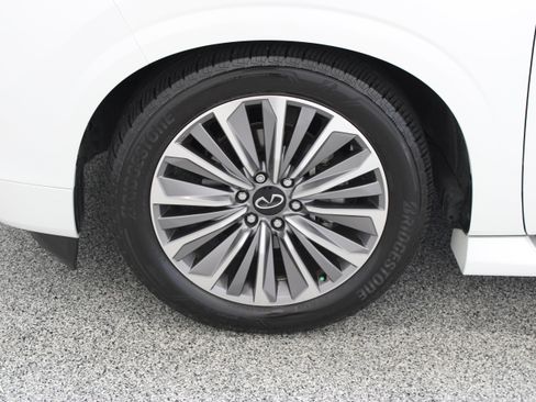 Used 2025 INFINITI QX80 Sensory AWD/4WD image 11