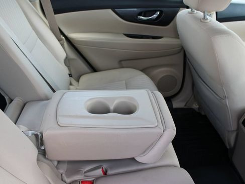 Used 2017 Nissan Rogue S FWD image 29