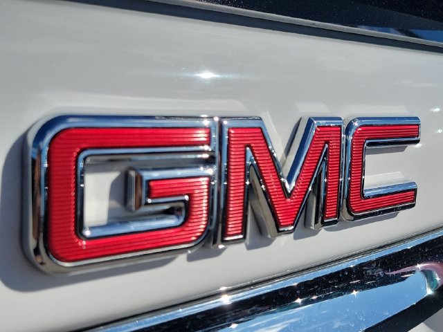 Used 2020 GMC Terrain Denali w/ Denali Premium Package FWD image 9