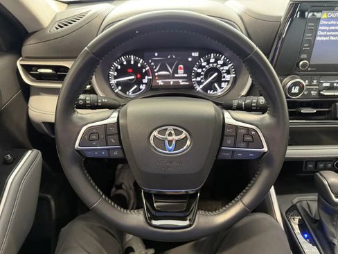 Used 2021 Toyota Highlander XLE AWD/4WD image 31
