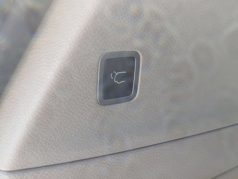 Used 2023 Chrysler Pacifica Touring-L FWD image 28