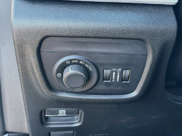 Used 2024 Jeep Grand Cherokee L Laredo RWD image 11