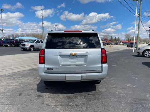 Used 2017 Chevrolet Suburban LT w/ LT Signature Package AWD/4WD image 8