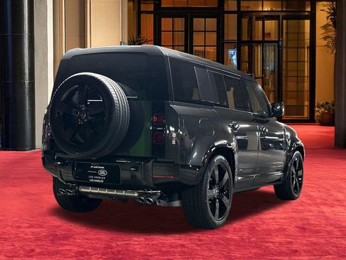 New 2025 Land Rover Defender 110 X-Dynamic SE image 10