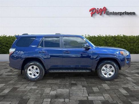 Used 2022 Toyota 4Runner SR5 RWD image 7
