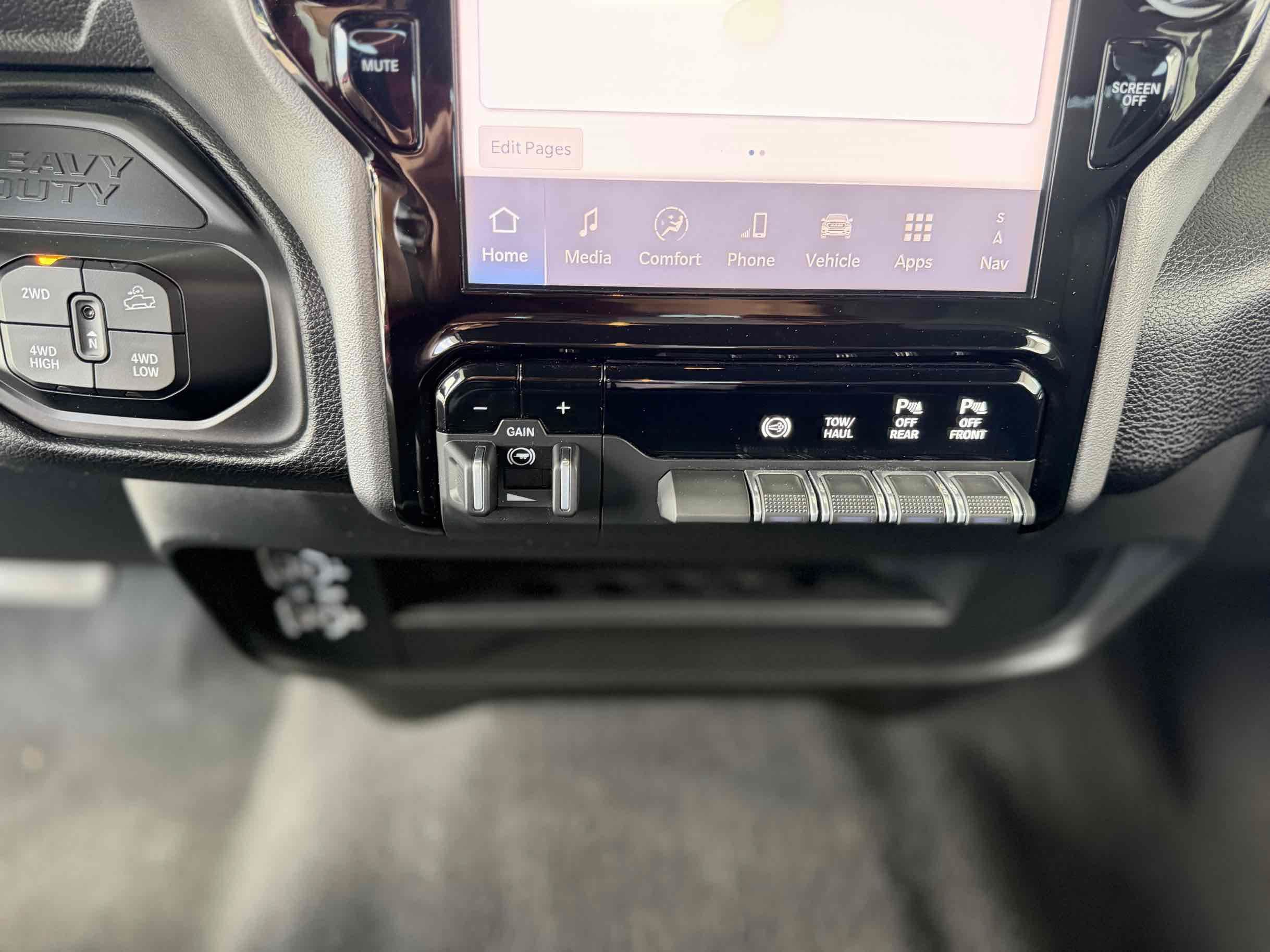 Used 2025 RAM 2500 Big Horn AWD/4WD image 16