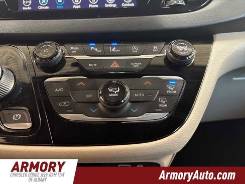 Used 2020 Chrysler Pacifica Touring-L Plus image 20