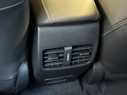 Used 2024 Toyota Corolla Cross AWD Hybrid w/ Convenience Package image 17