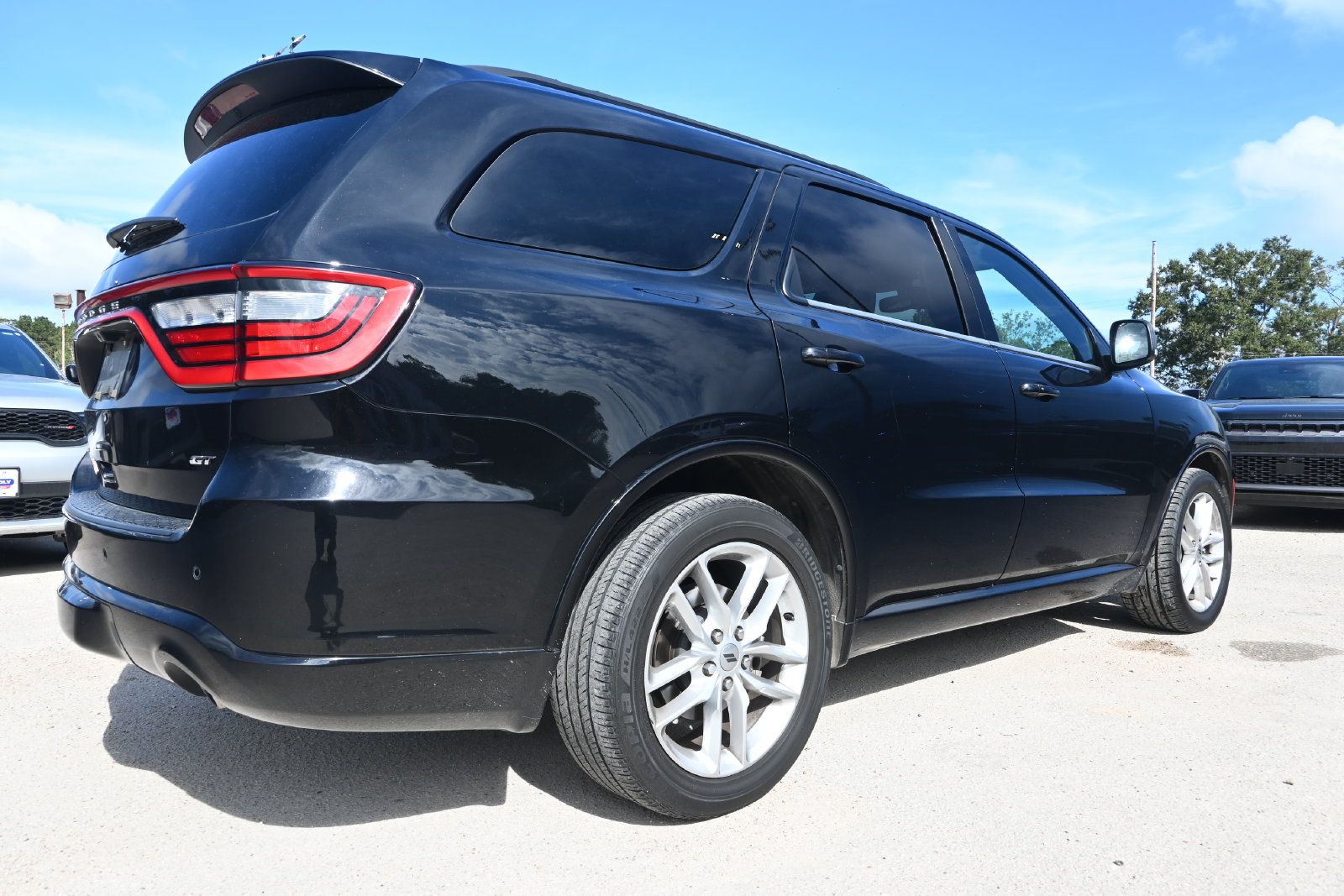 Used 2024 Dodge Durango GT RWD image 2