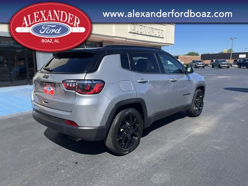 Used 2022 Jeep Compass Latitude image 4