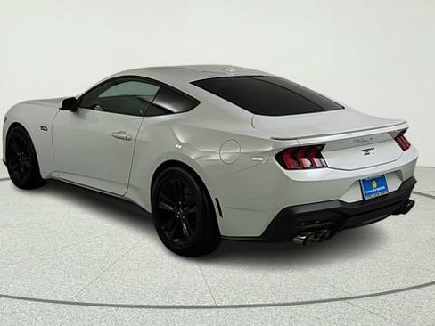 Used 2025 Ford Mustang GT RWD image 5