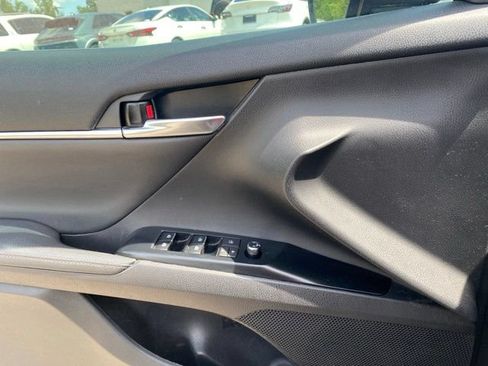Used 2020 Toyota Camry XLE w/ Sunroof Package FWD image 24