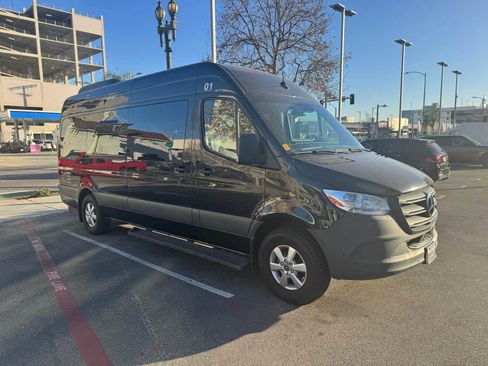 Used 2023 Mercedes-Benz Sprinter 2500 image 3
