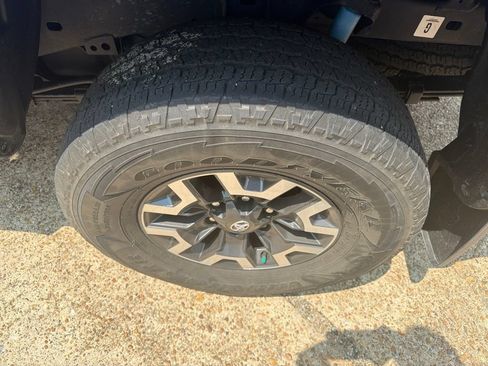 Used 2021 Toyota Tacoma TRD Off-Road AWD/4WD image 12