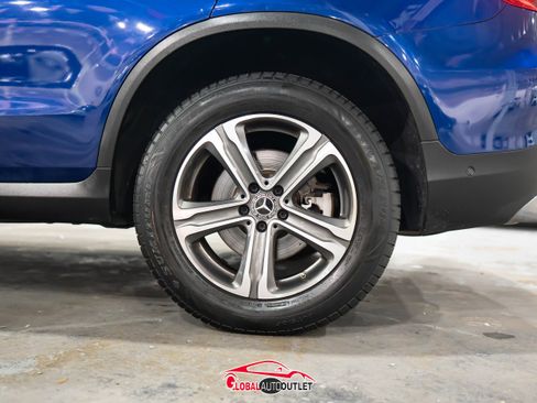 Used 2018 Mercedes-Benz GLC 300 4MATIC w/ Multimedia Package image 12