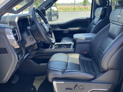 Certified 2024 Ford F450 Platinum w/ FX4 Off-Road Package image 8