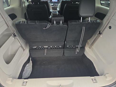 Certified 2023 Chrysler Pacifica Touring-L FWD image 27